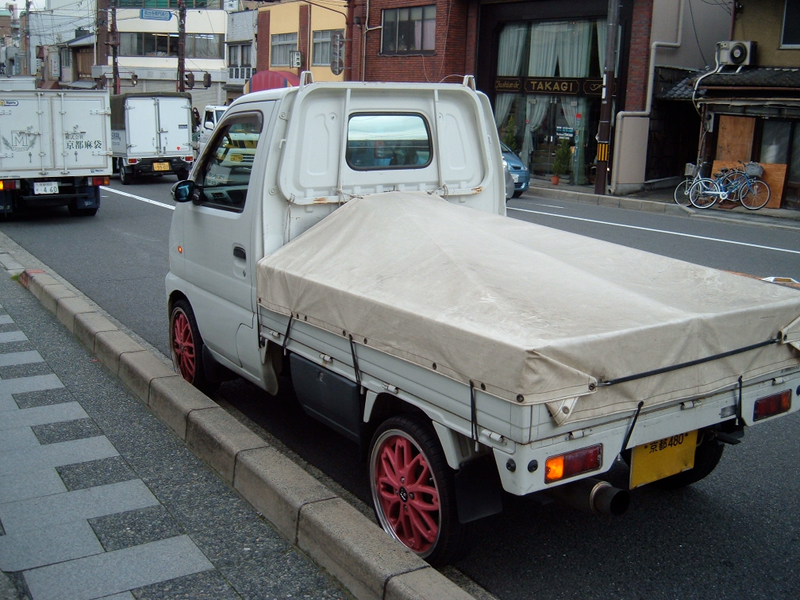 Illustration for article titled Seen On The Streets: Tokyo VS Kyoto
